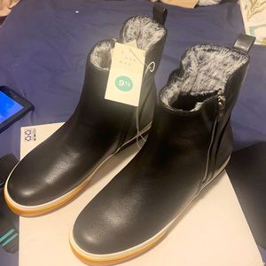 Hattie Sneakers / Boots Padded ankle collar for comfort